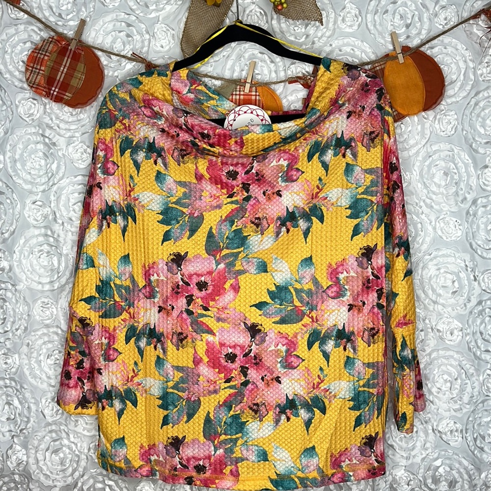 Umgee Golden Floral Top - NWT Size L